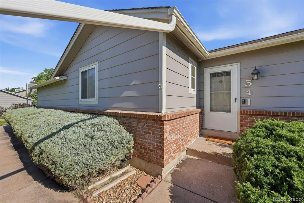 541 W Crestline Circle Littleton CO 80120