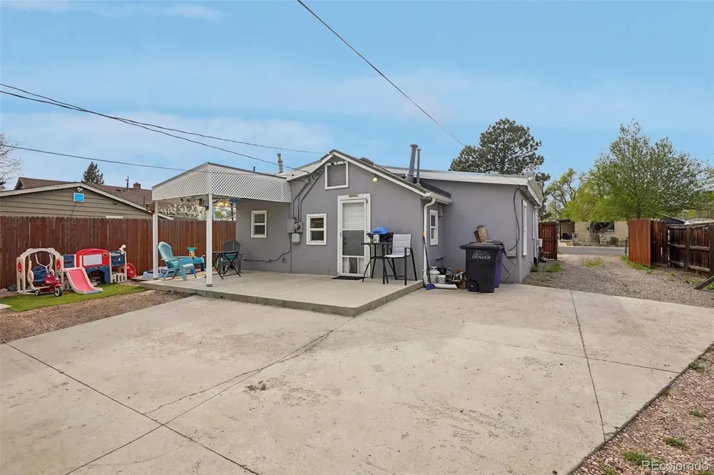 572 S Newton Street Denver CO 80219