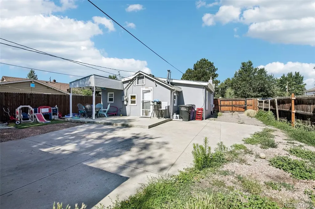 572 S Newton Street Denver CO 80219