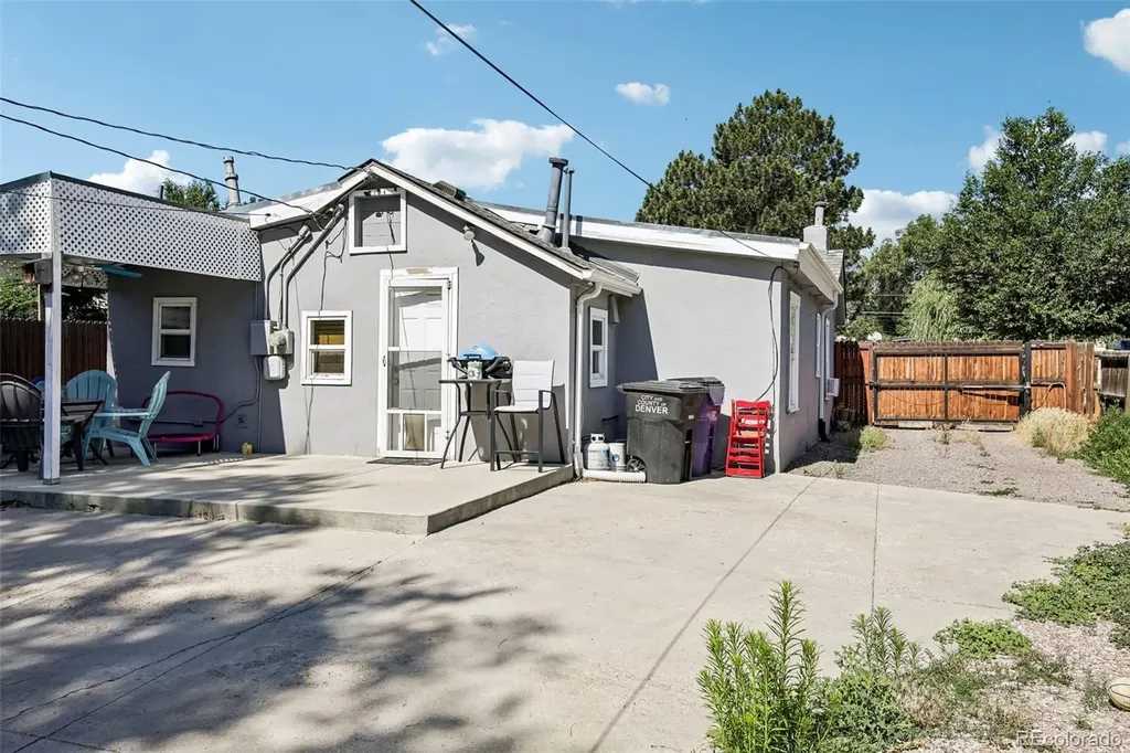 572 S Newton Street Denver CO 80219