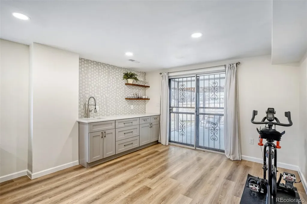 2923 S Reading Court Denver CO 80231