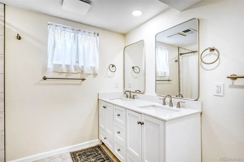 2923 S Reading Court Denver CO 80231