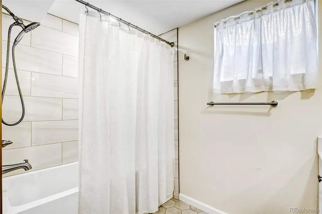 2923 S Reading Court Denver CO 80231