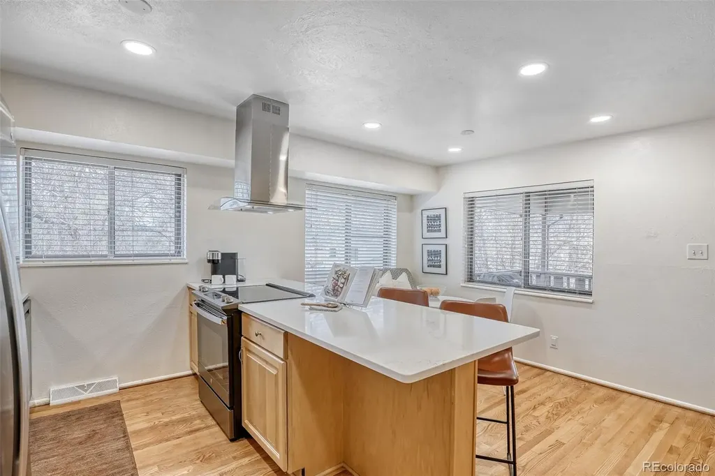 2923 S Reading Court Denver CO 80231