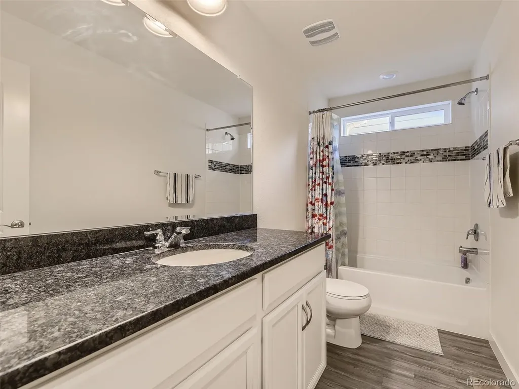 7572 S Yakima Court Aurora CO 80016