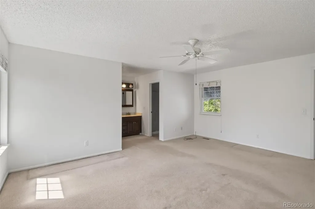 2558 S Vaughn Way Aurora CO 80014