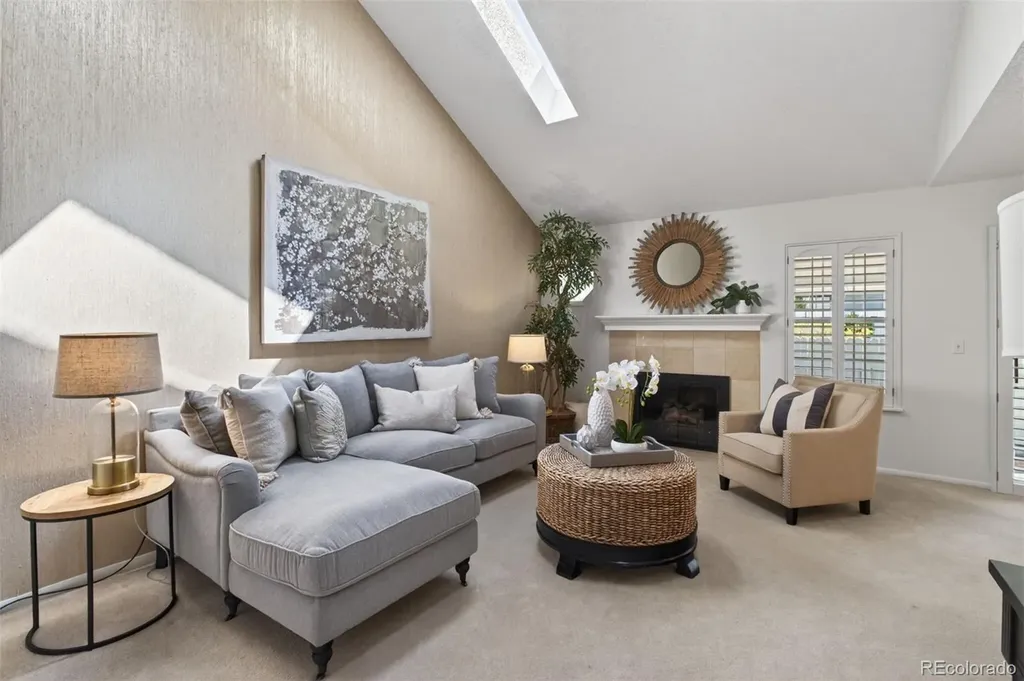 2558 S Vaughn Way Aurora CO 80014