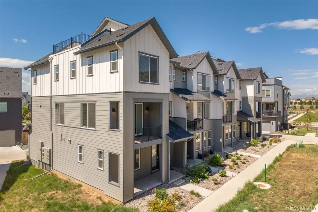 2251 W 166th Lane Broomfield CO 80023