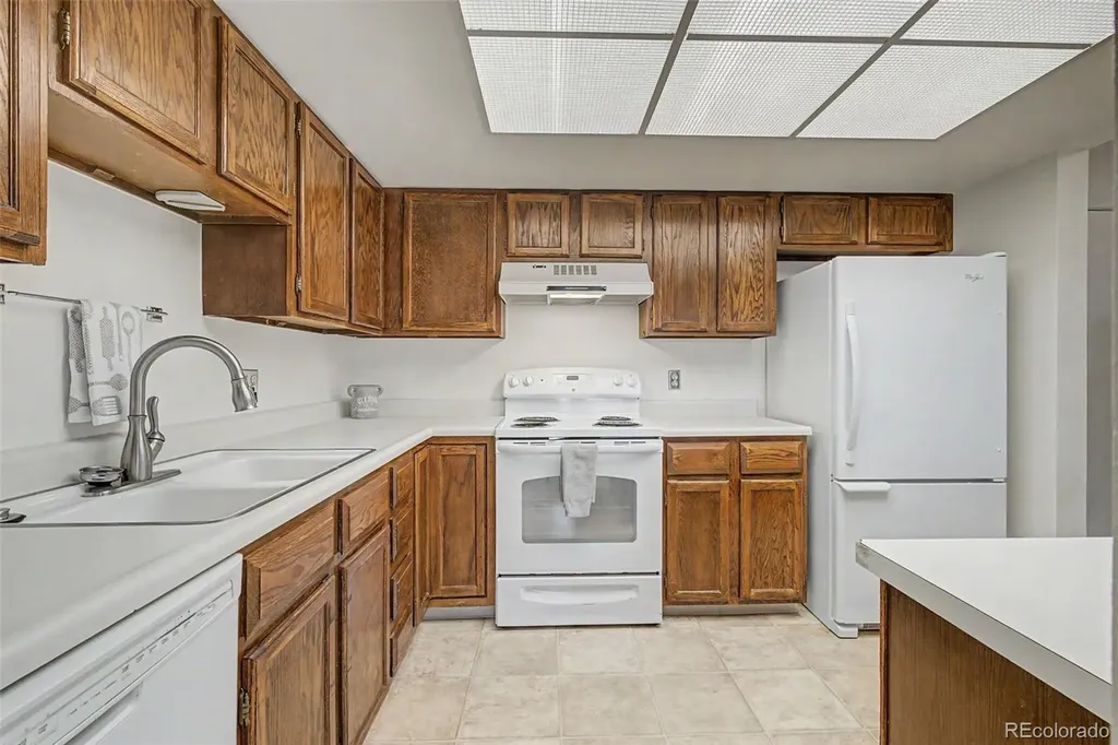 13992 E Marina Drive E Aurora CO 80014