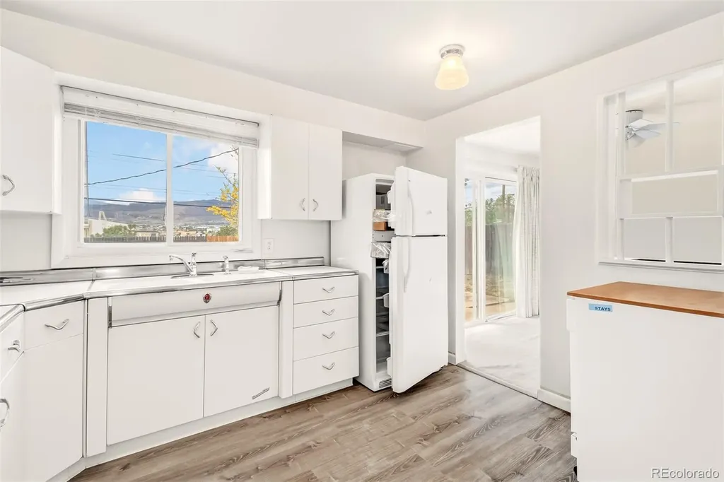 217 Elmwood Drive Colorado Springs CO 80907