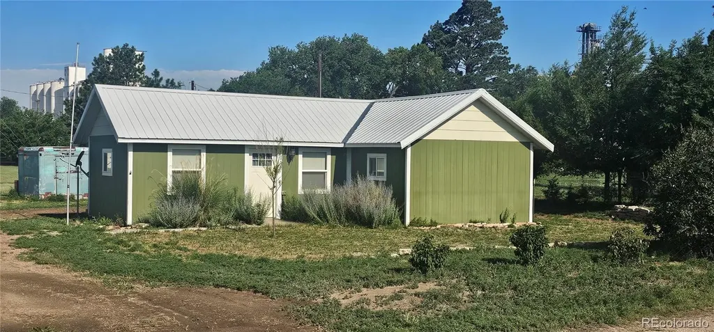 105 Iowa Avenue Seibert CO 80834