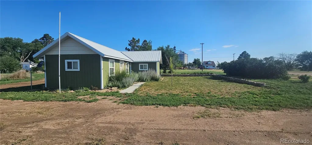 105 Iowa Avenue Seibert CO 80834