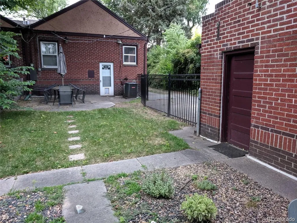 1425 Dexter Street Denver CO 80220