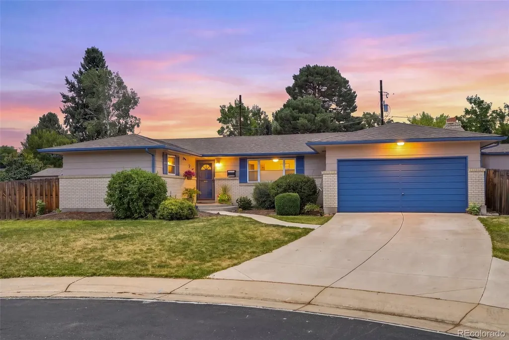 977 S Johnson Street SE Lakewood CO 80226