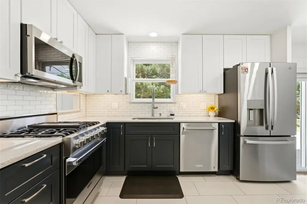 977 S Johnson Street SE Lakewood CO 80226