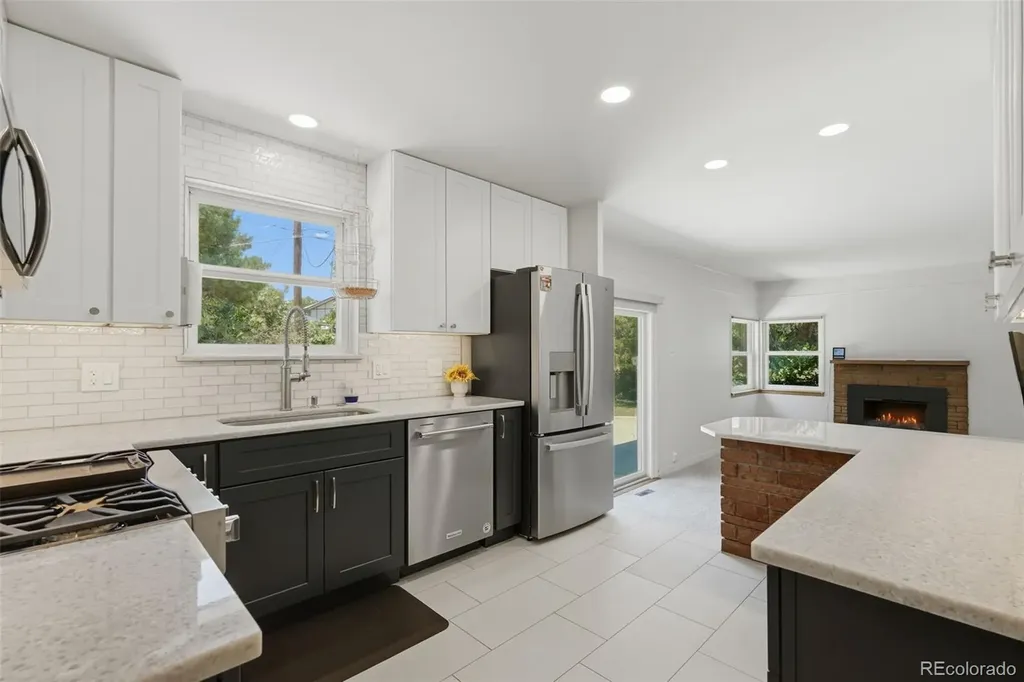 977 S Johnson Street SE Lakewood CO 80226