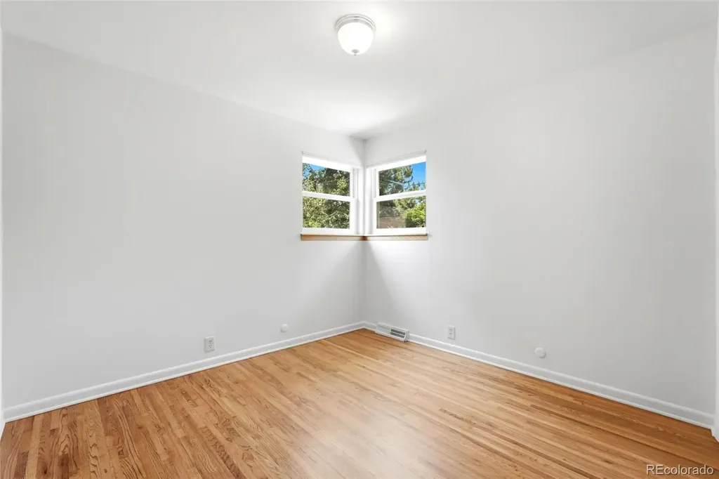 977 S Johnson Street SE Lakewood CO 80226