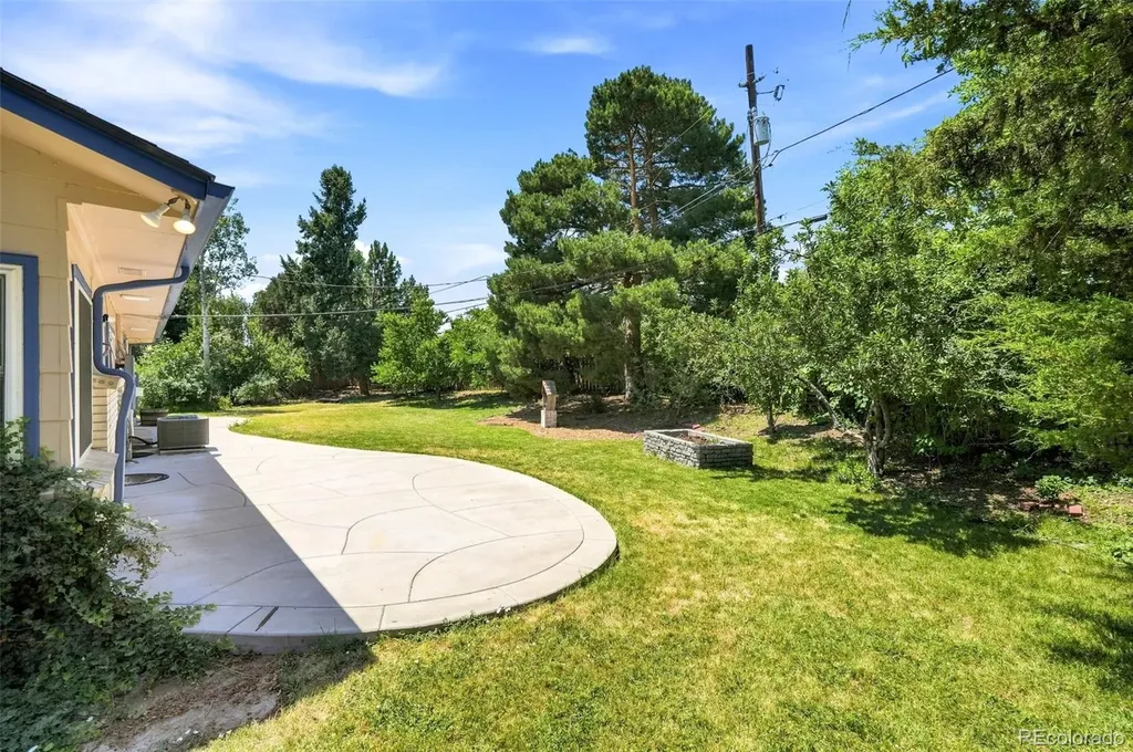 977 S Johnson Street SE Lakewood CO 80226