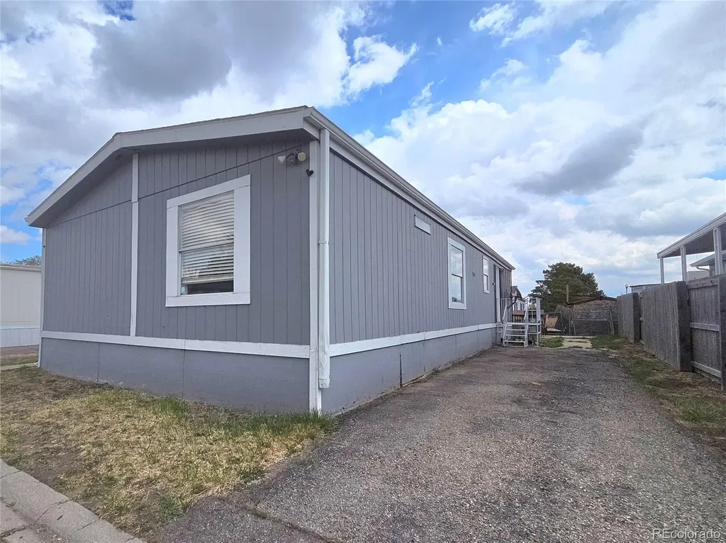 9710 Gull Street Denver CO 80260