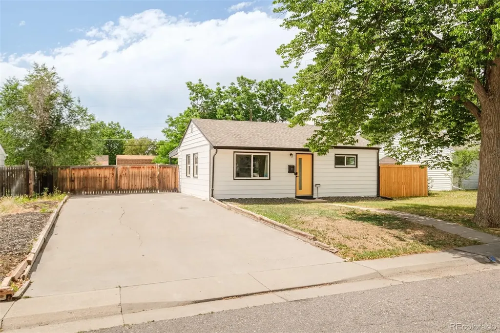 965 Lima Street Aurora CO 80010