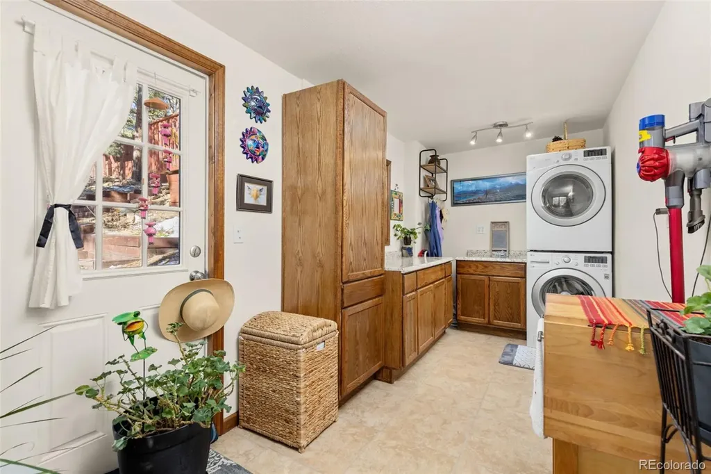 2 King Place Nederland CO 80466