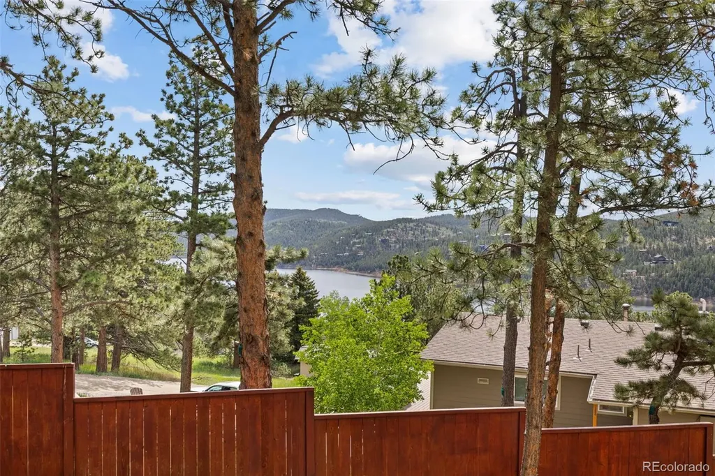 2 King Place Nederland CO 80466