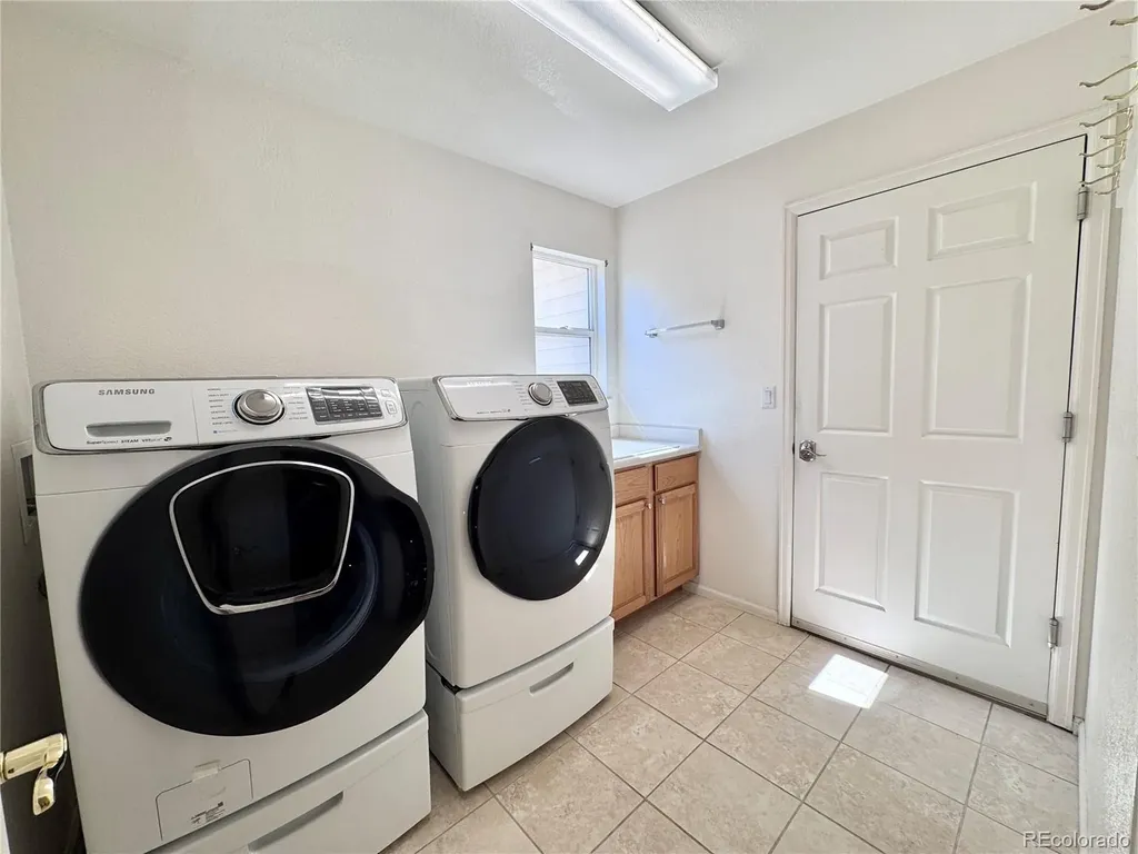 10242 Jill Avenue Littleton CO 80130