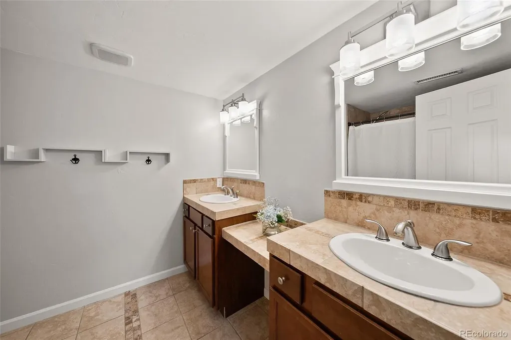 4676 S Lincoln Street Englewood CO 80113