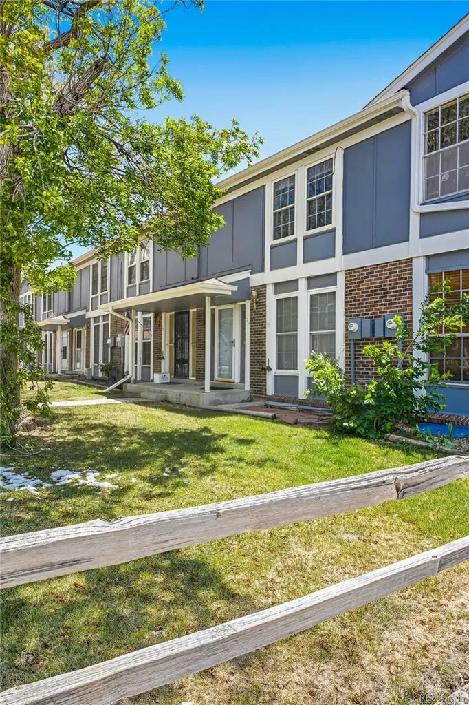 125 Paris Circle Aurora CO 80011