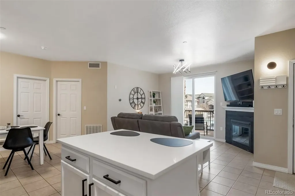 7292 S Blackhawk Street Englewood CO 80112