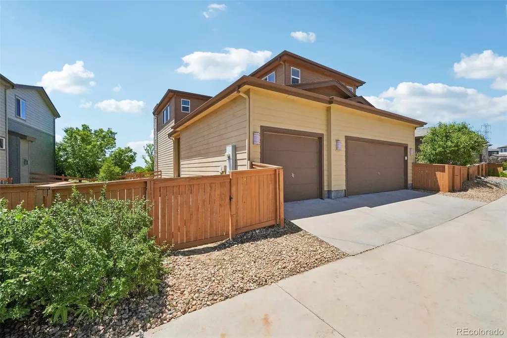 10202 Southlawn Circle Commerce City CO 80022