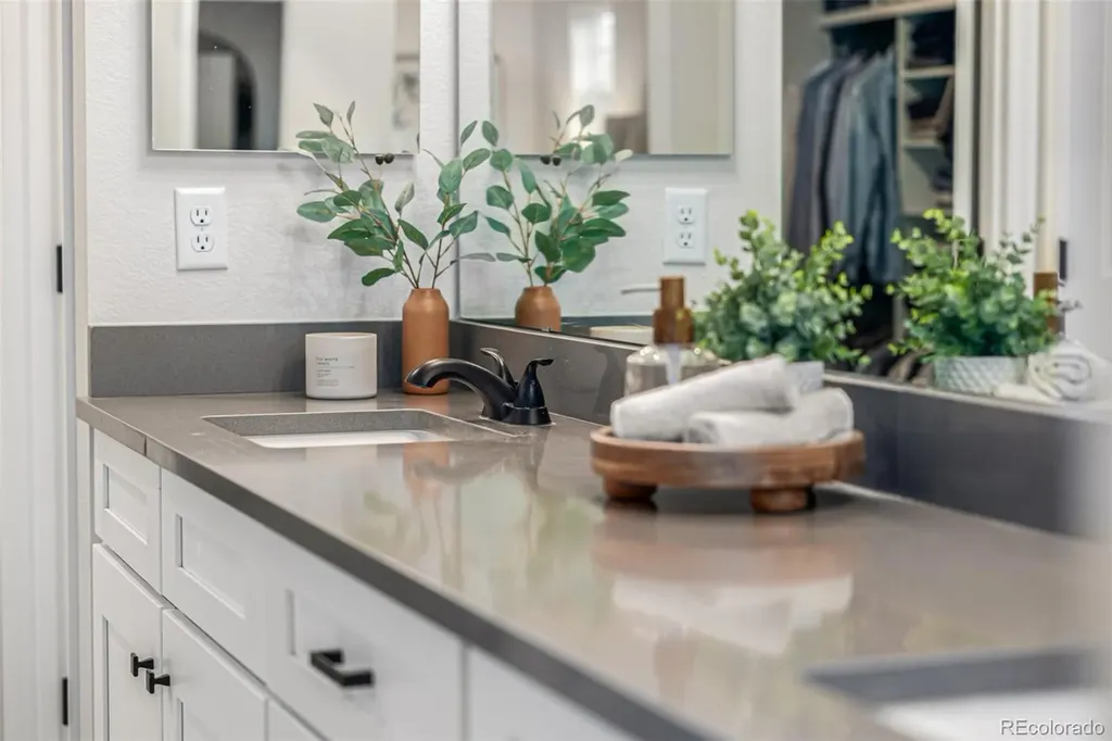 3986 Fultondale Street Aurora CO 80019