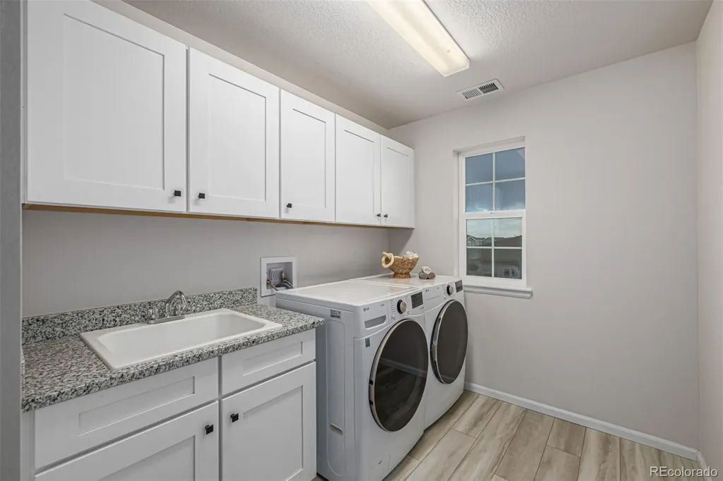 3986 Fultondale Street Aurora CO 80019