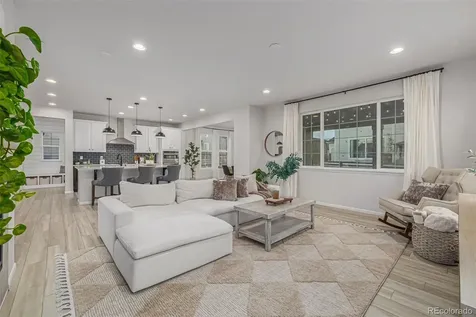 3986 Fultondale Street Aurora CO 80019