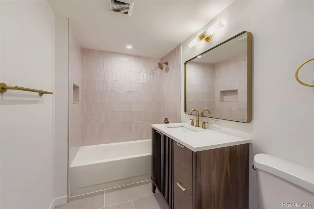 4264 W Radcliff Avenue Denver CO 80236