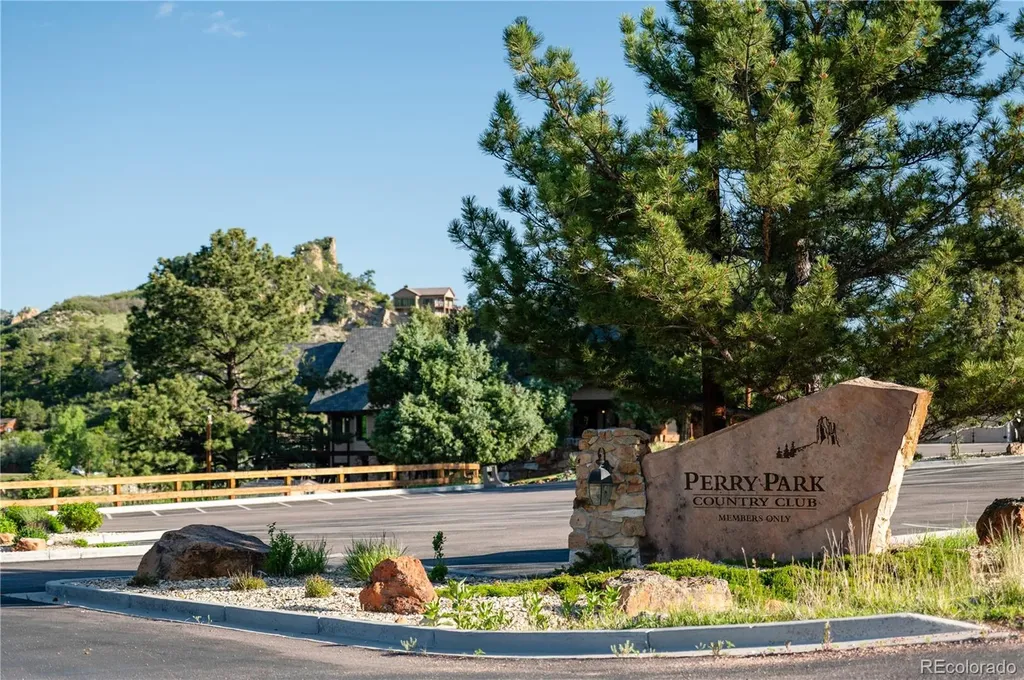 8125 Bannock Drive Larkspur CO 80118