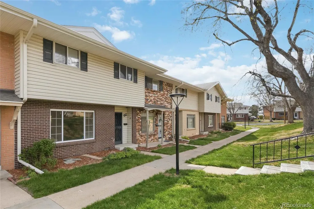 9209 E Nassau Avenue Denver CO 80237