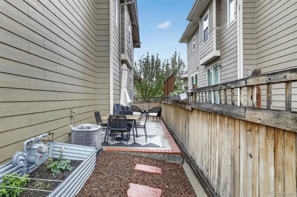 11277 E 28th Place Denver CO 80238