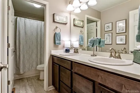 7841 S Queensburg Way Aurora CO 80016