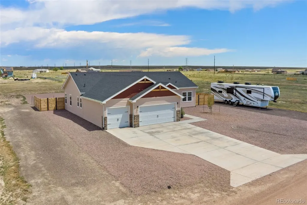 981 E Blackstone Drive Pueblo CO 81007