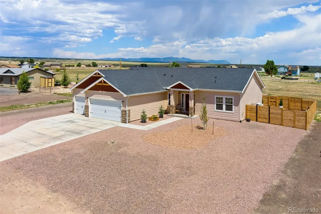 981 E Blackstone Drive Pueblo CO 81007
