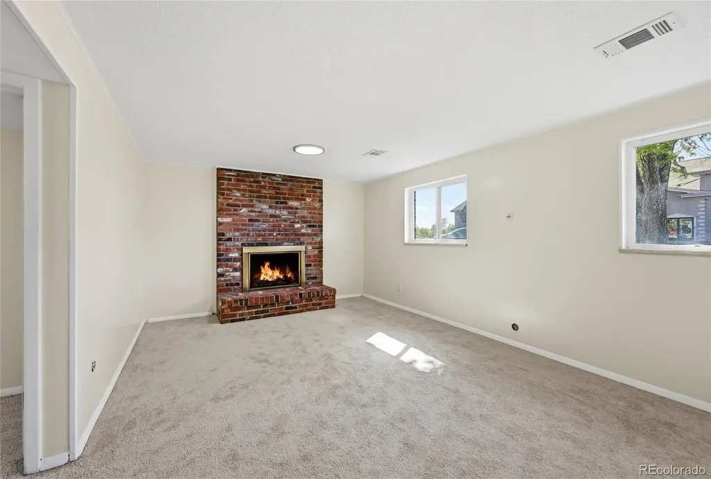 994 S Victor Way Aurora CO 80012