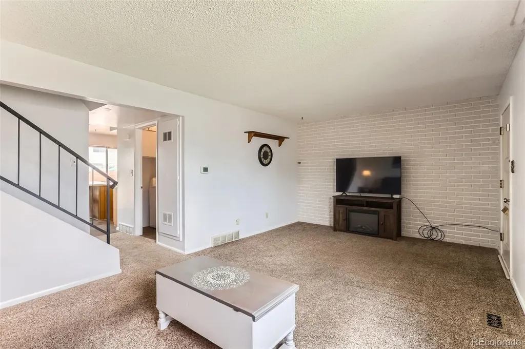 8613 Santa Fe Drive Thornton CO 80260