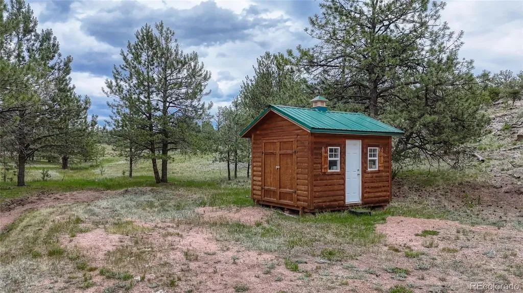 330 Arrowhead Dr Drive Florissant CO 80816