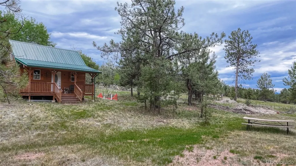 330 Arrowhead Dr Drive Florissant CO 80816