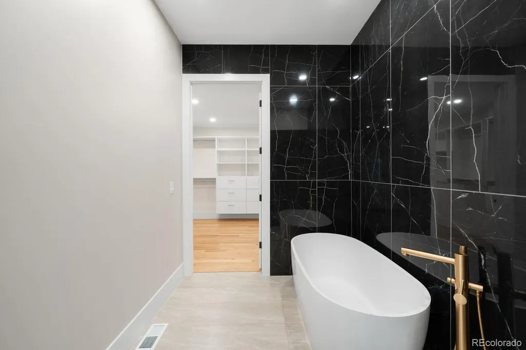 6954 S Espana Way Centennial CO 80016