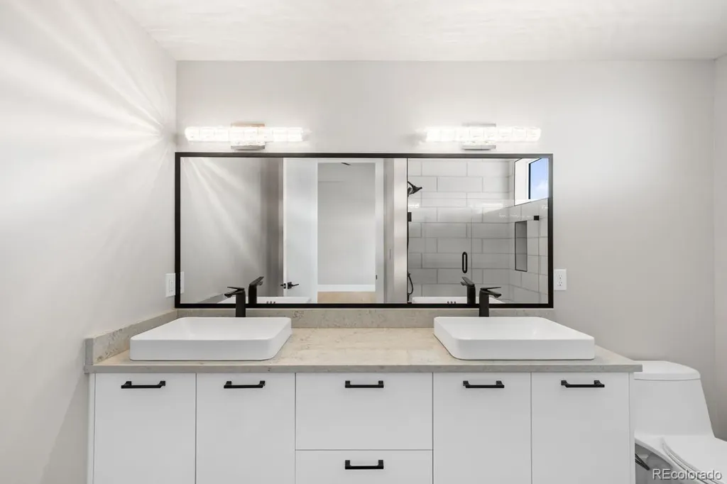 6954 S Espana Way Centennial CO 80016