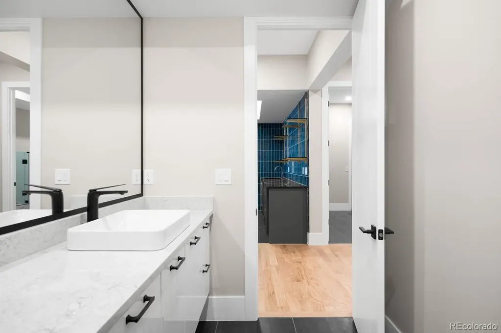 6954 S Espana Way Centennial CO 80016
