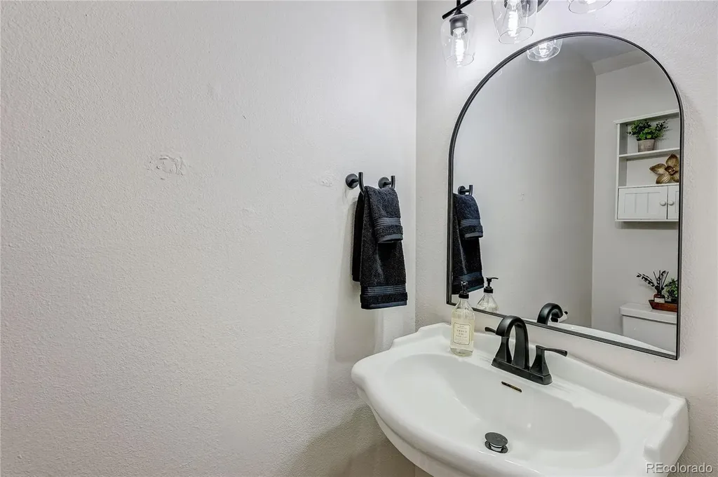 582 S Xenon Court Lakewood CO 80228