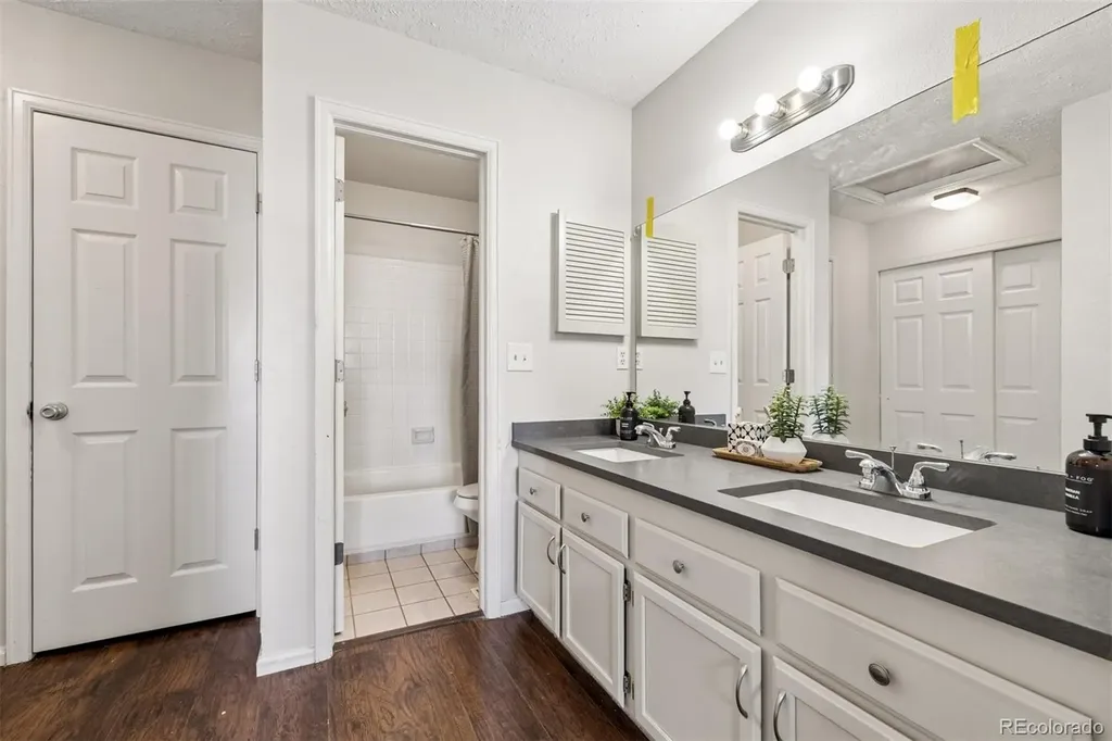 4351 S Andes Way Aurora CO 80015